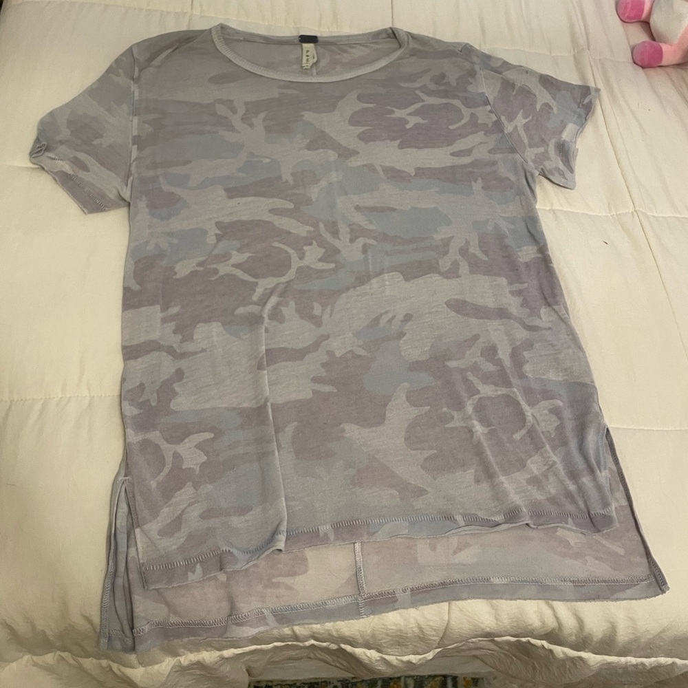 Free People We The Free Lavender Grey Camo Tee Shirt Size Small
